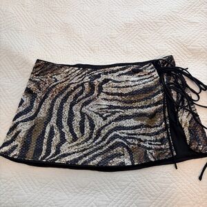Sequined zebra print shimmery mini skirt size Medium